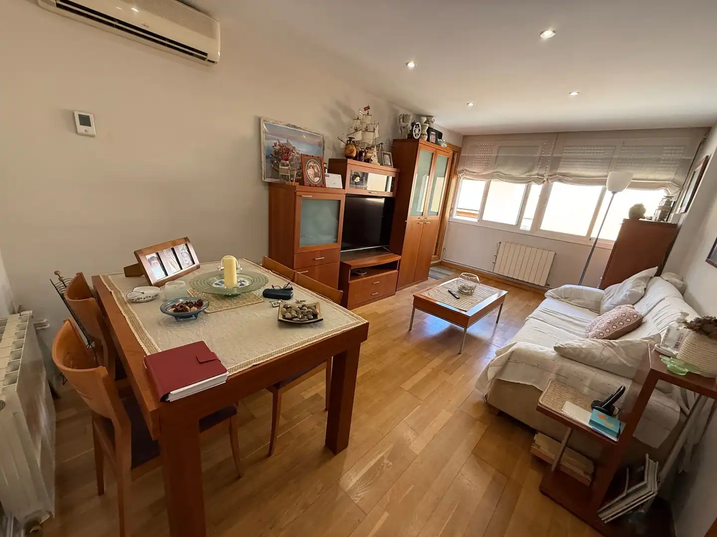 Living room of Flat for sale in Santa Coloma de Gramenet  with Air Conditioner, Heating and Terrace