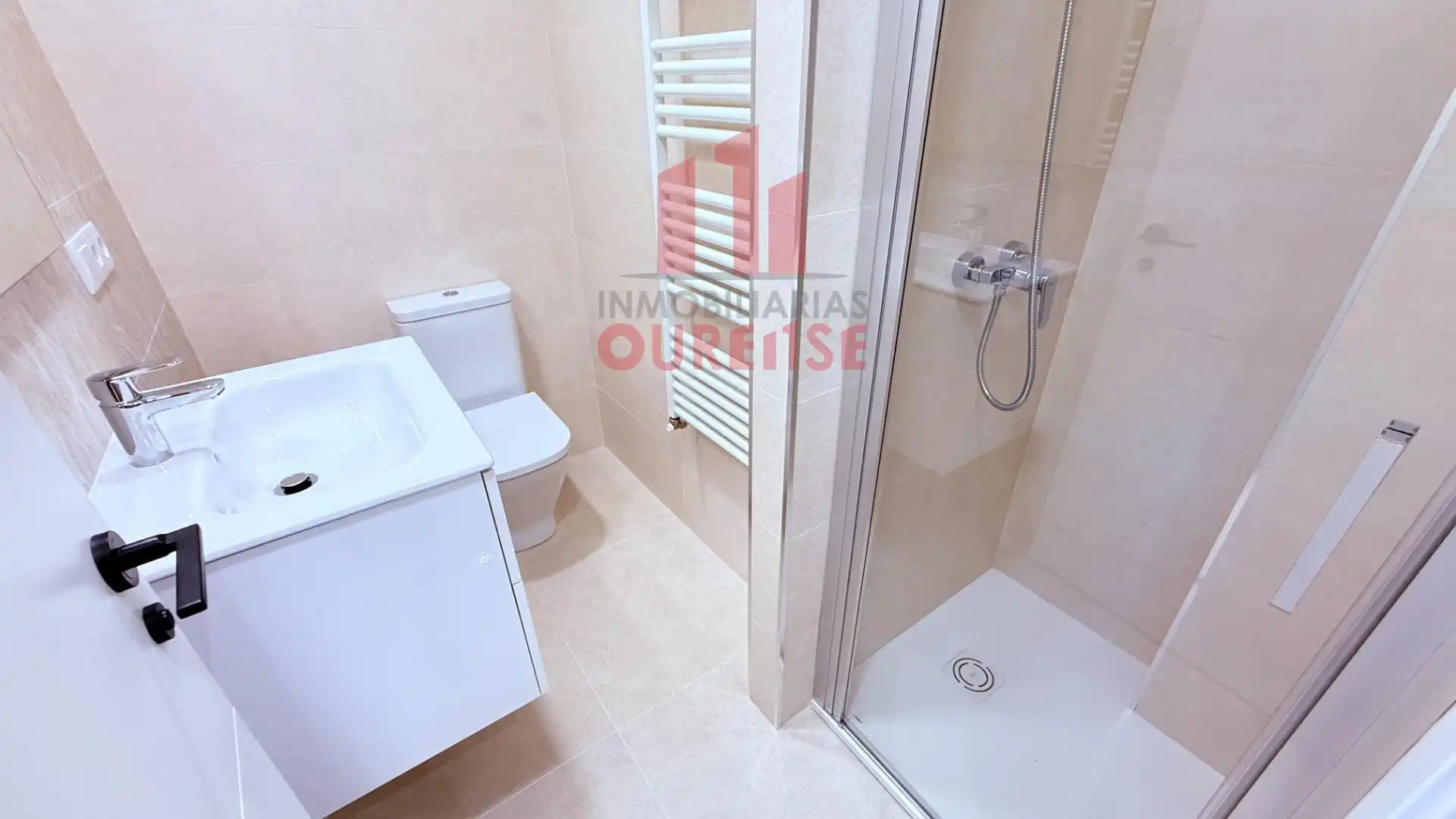 Baño de Piso de alquiler en Ourense Capital  con Calefacción y Amueblado