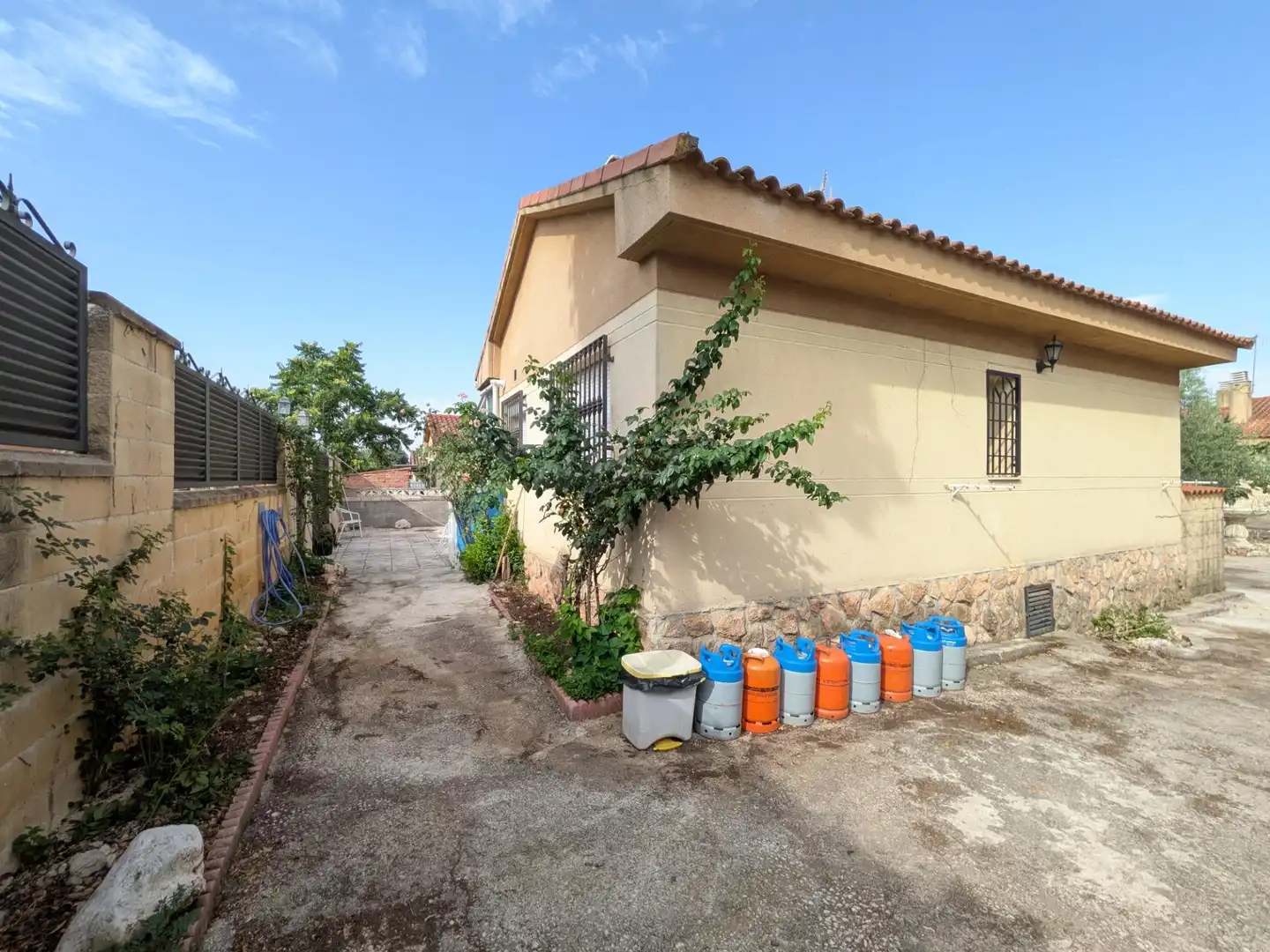 Vista exterior de Casa o chalet en venta en Loranca de Tajuña con Calefacción y Jardín privado