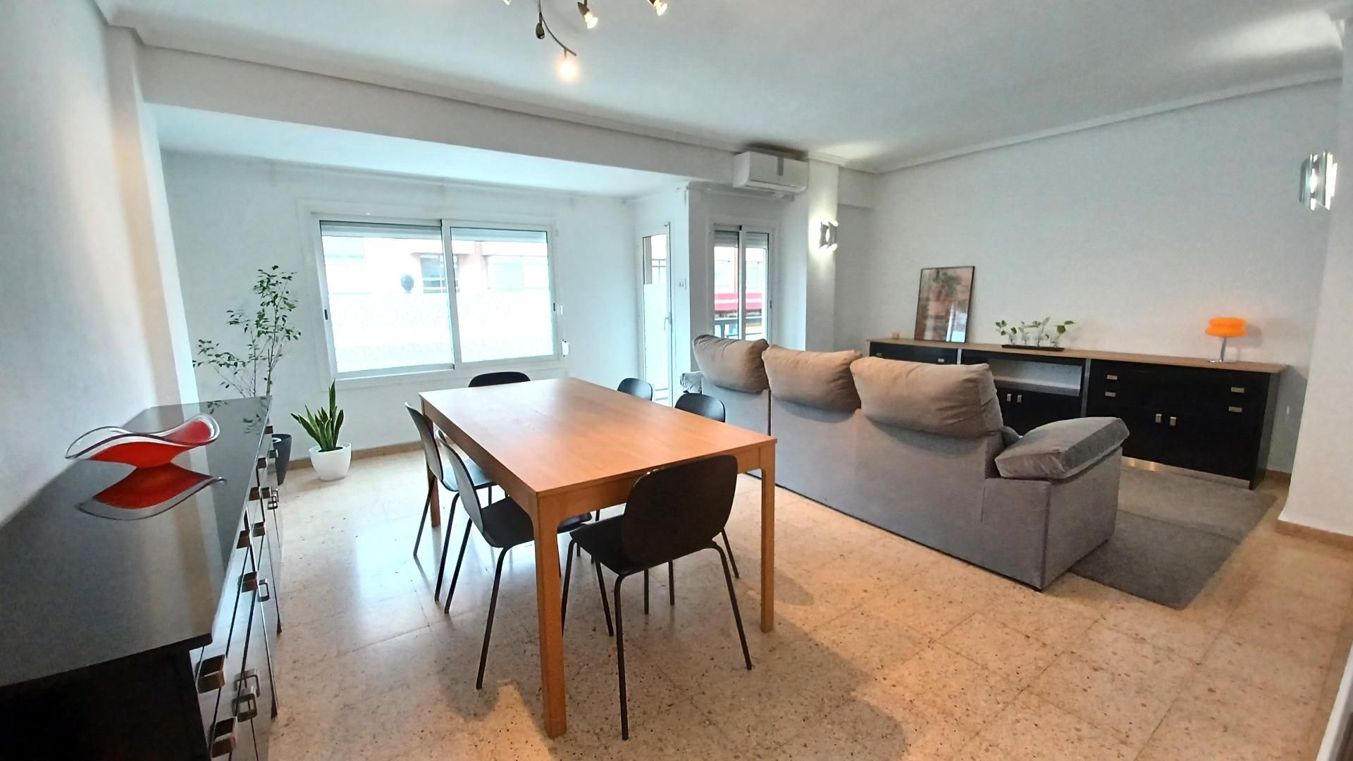 Living room of Flat to rent in  Valencia Capital  with Air Conditioner, Terrace and Balcony