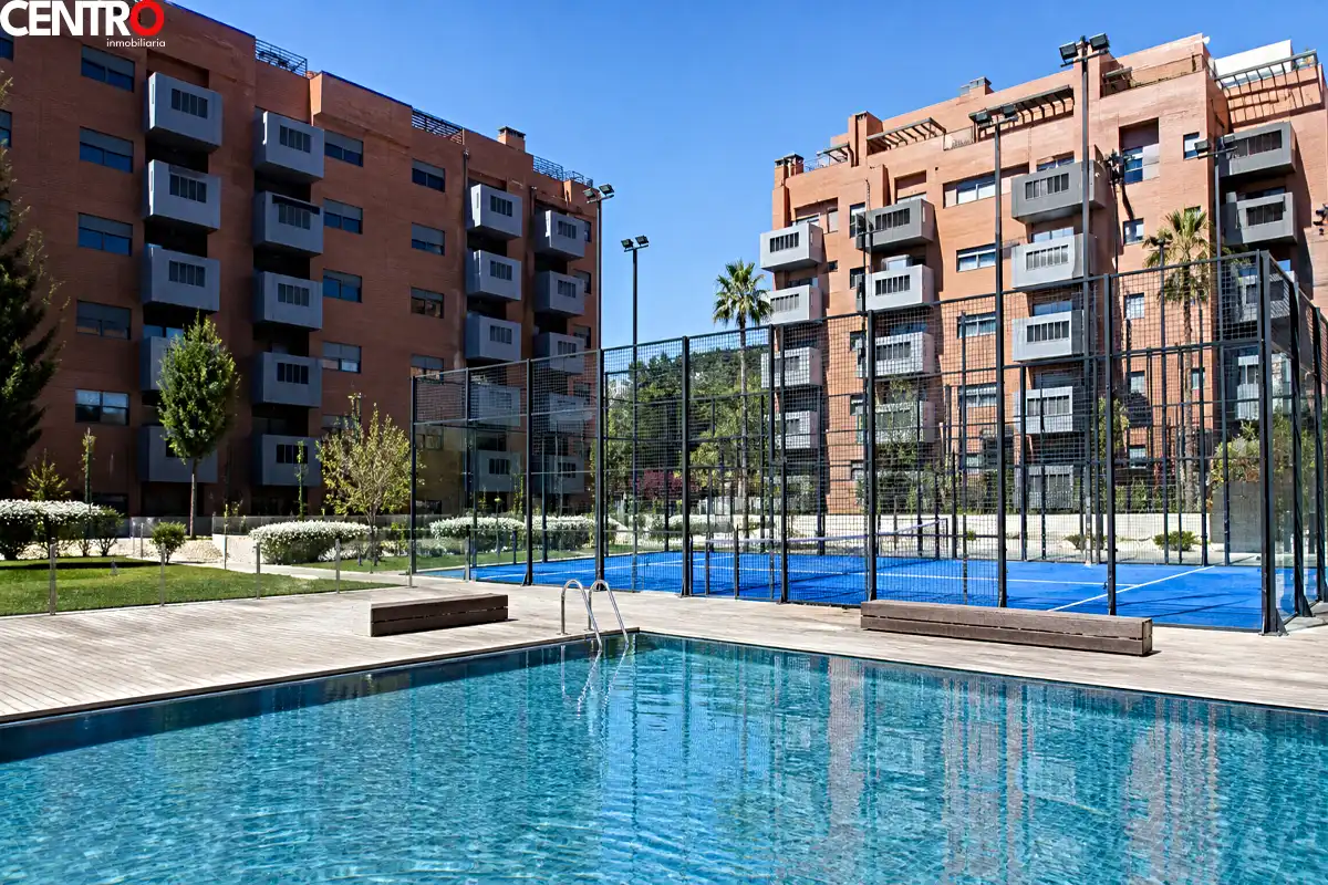 Schwimmbecken von Wohnung zum Verkauf in Granada mit Klimaanlage, Heizung und Privatgarten