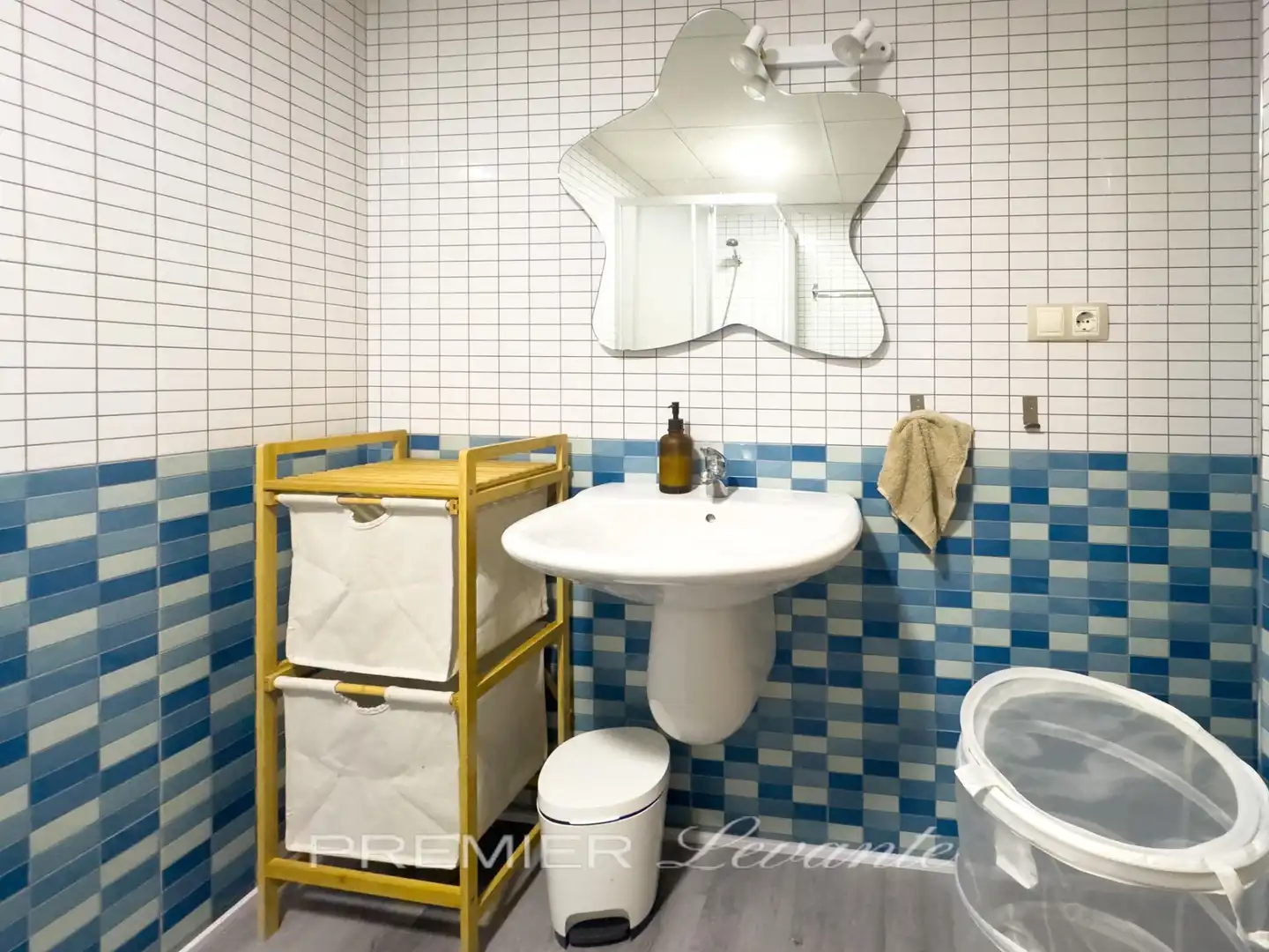 Badezimmer von Wohnung zur Miete in Alicante / Alacant mit Klimaanlage, Terrasse und Abstellraum