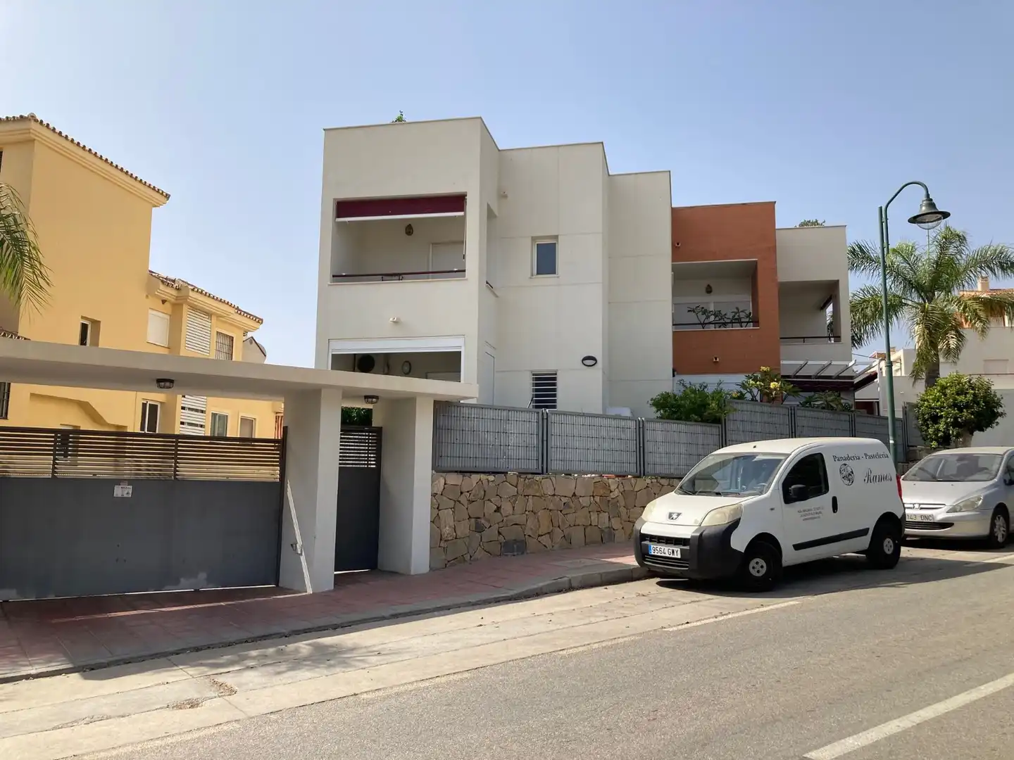 Vista exterior de Pis en venda en Vélez-Málaga amb Terrassa, Traster i Rentadora