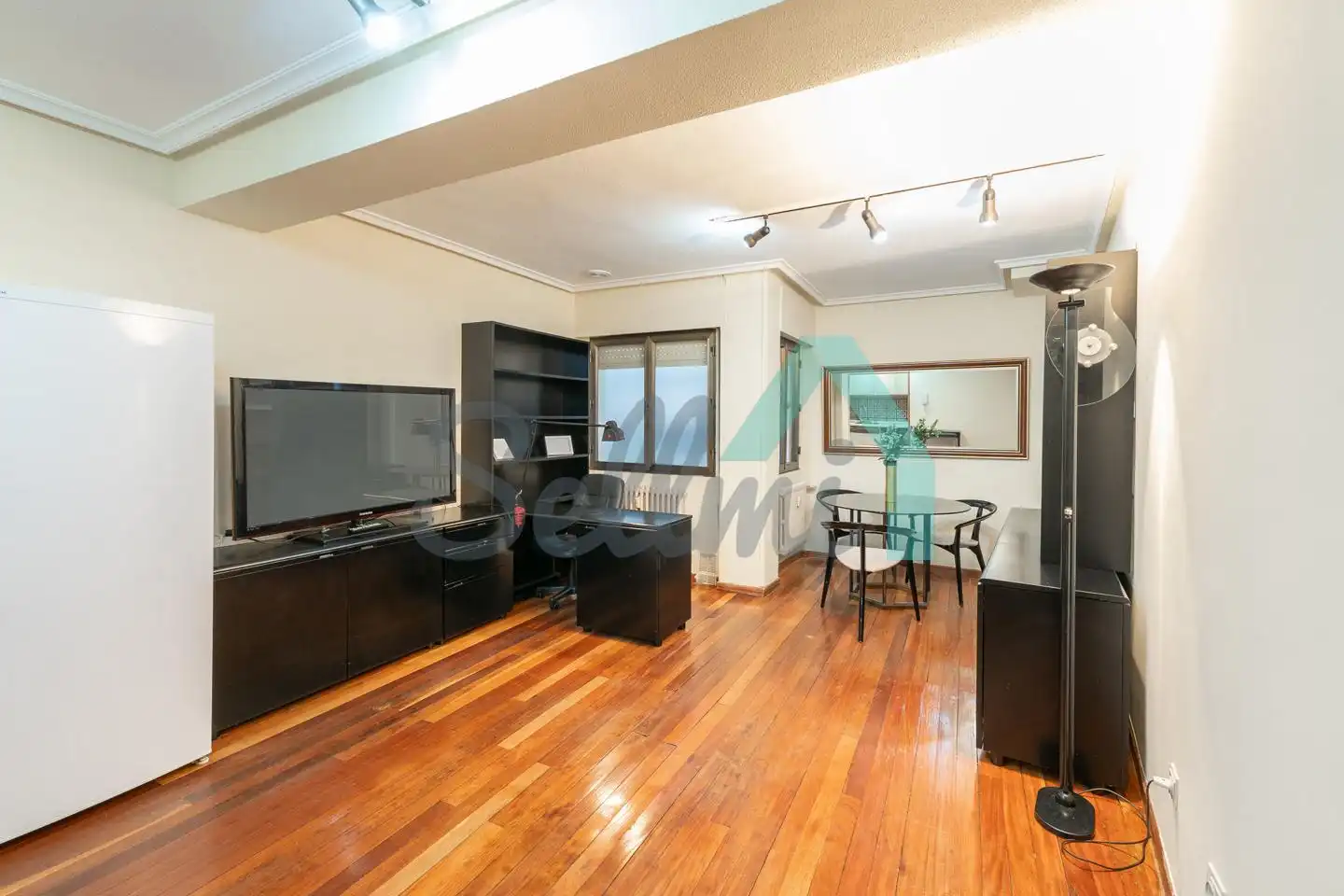 Living room of Flat for rent in Oviedo   with Heating, Parquet flooring and Furnished