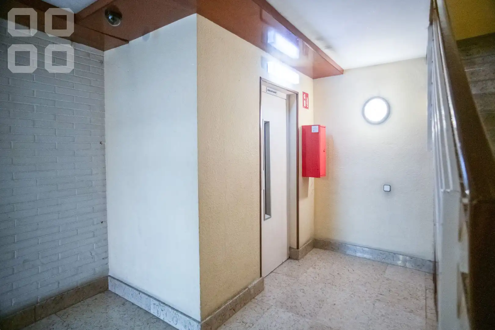Piso en venta en L'Hospitalet de Llobregat con Parquet, Terraza y Balcón