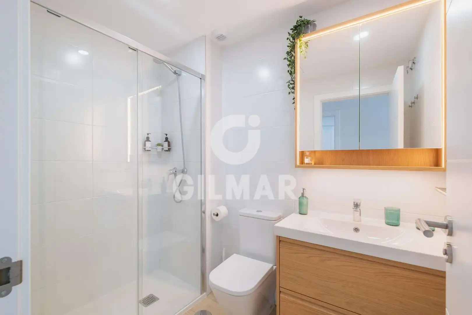 Badezimmer von Wohnung zur Miete in Chipiona mit Klimaanlage, Privatgarten und Möbliert