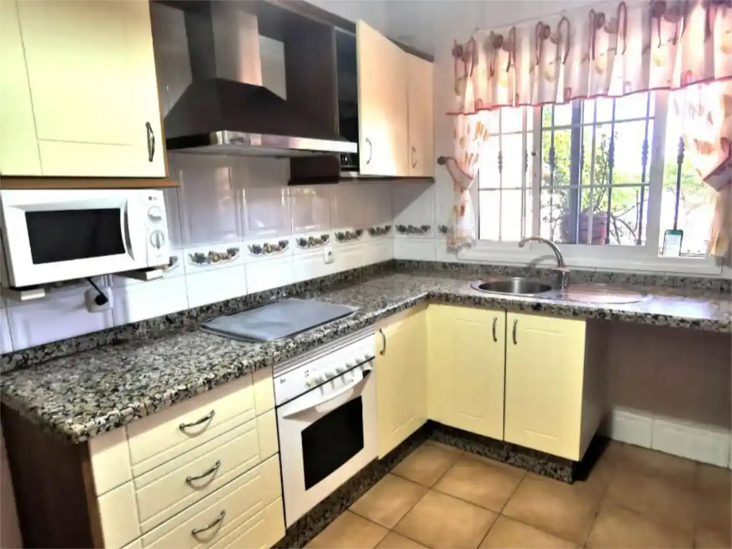 Cocina de Casa o chalet en venta en El Rosario con Jardín privado, Trastero y Piscina