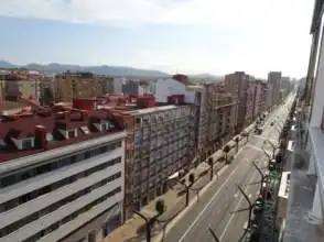 Außenansicht von Wohnung zur Miete in Gijón  mit Heizung und Abstellraum