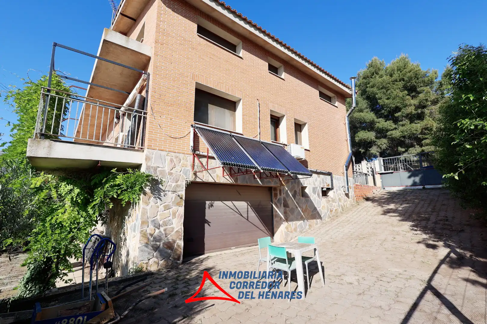 Vista exterior de Finca rústica en venda en Mejorada del Campo amb Aire condicionat, Calefacció i Jardí privat