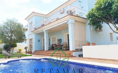 Vista exterior de Casa o xalet en venda en El Puerto de Santa María amb Terrassa i Piscina