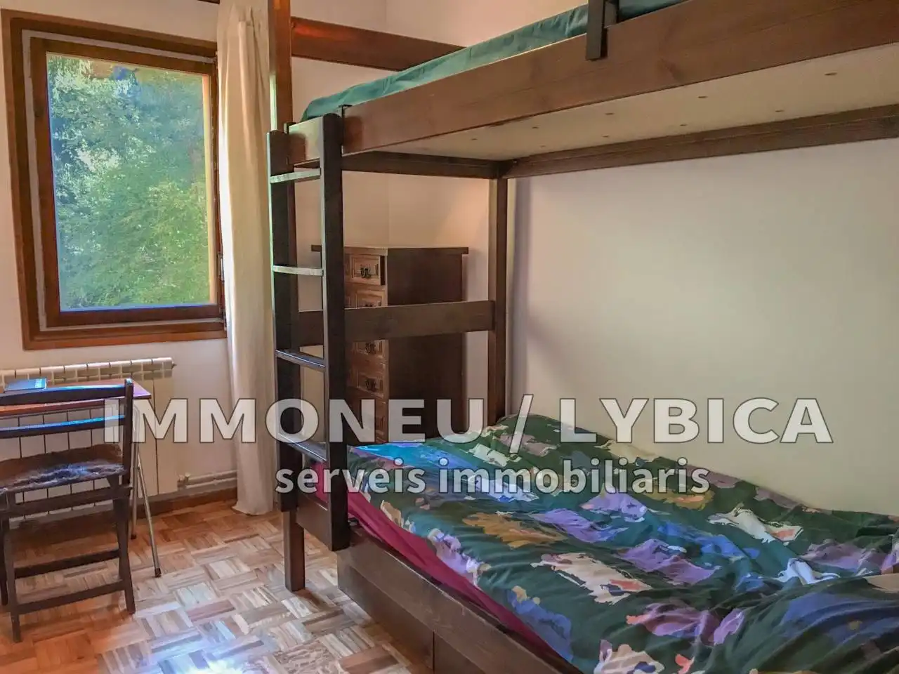 Habitación de Apartamento en venta en Alp con Calefacción, Parquet y Terraza