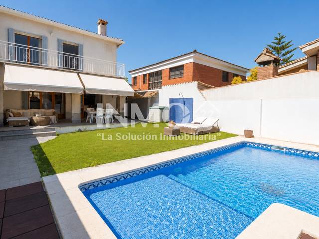 Casa adosada en Venta en Carrer Nautilus en Cambrils Mediterrani