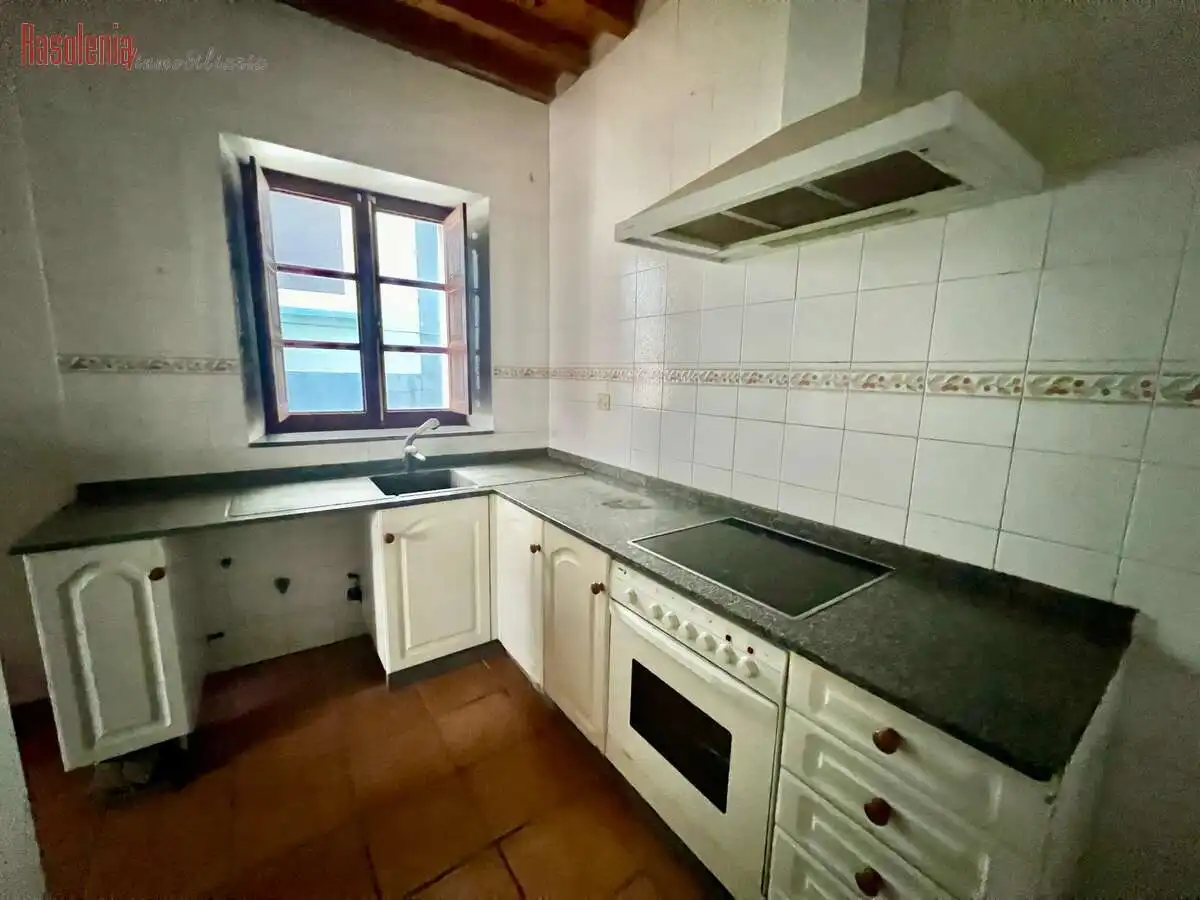 Cuina de Casa o xalet en venda en Cedeira amb Calefacció i Traster