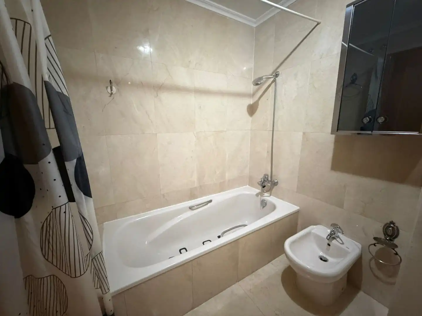 Baño de Piso de alquiler en Valladolid con Amueblado