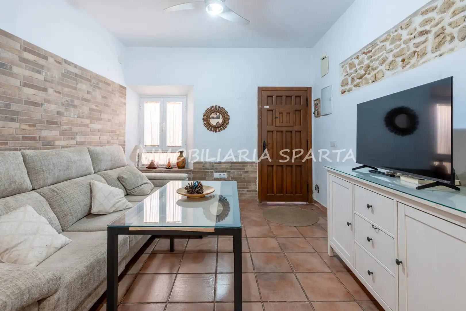 Sala de estar de Casa adosada en venta en Gelves con Terraza, Horno y Lavadora