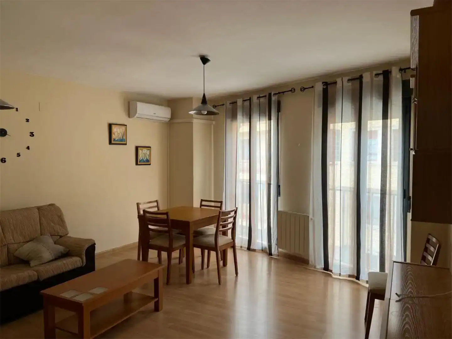 Sala d'estar de Pis en venda en Chinchilla de Monte-Aragón amb Aire condicionat
