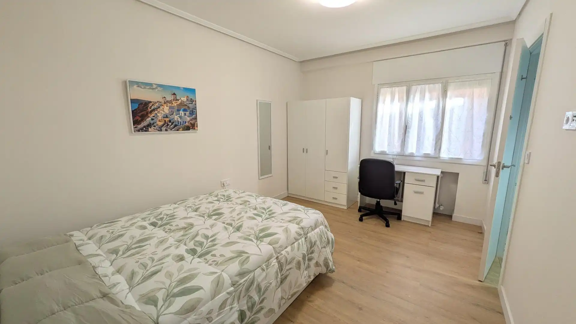 Schlafzimmer von Wohnung zur Miete in Santander mit Heizung, Terrasse und Möbliert