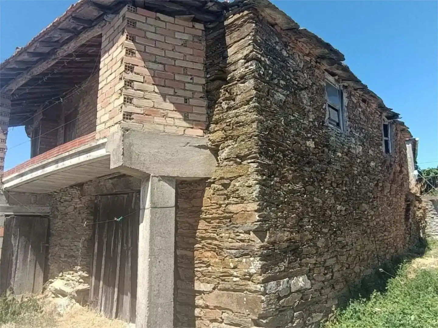 Vista exterior de Pis en venda en Riós amb Jardí privat, Moblat i Balcó