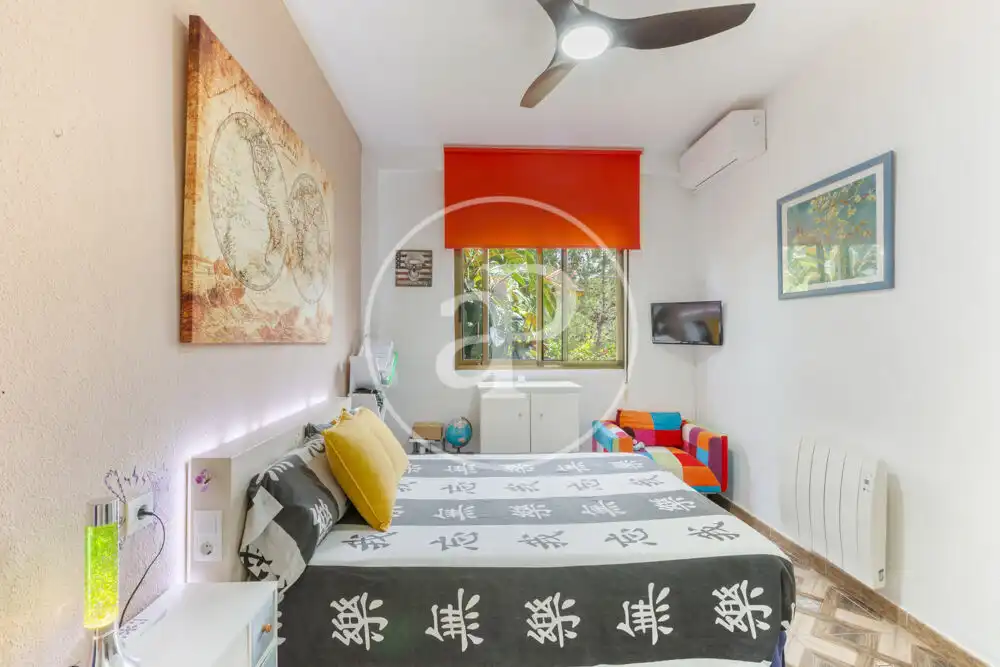 Habitación de Casa o chalet en venta en Chiva con Aire acondicionado, Calefacción y Jardín privado