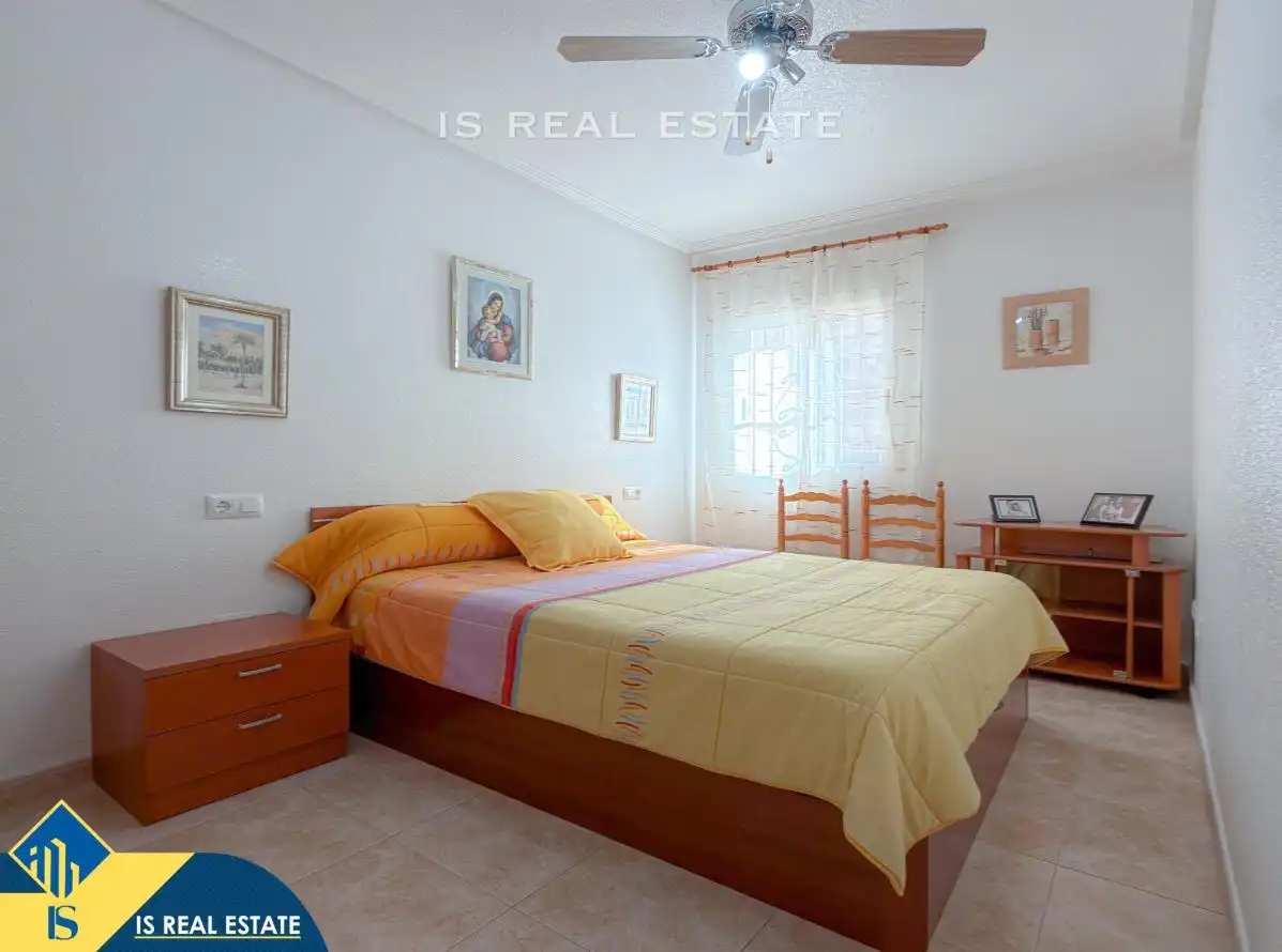 Habitación de Apartamento en venta en Torrevieja con Aire acondicionado, Calefacción y Terraza