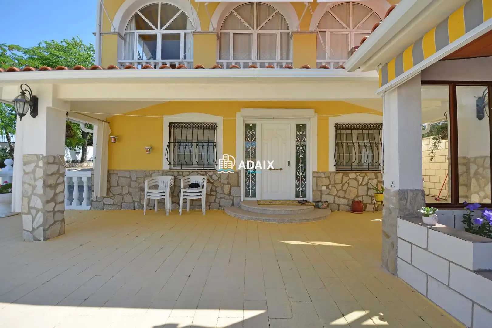 Vista exterior de Casa o xalet en venda en Malpartida de Cáceres amb Aire condicionat, Calefacció i Jacuzzi