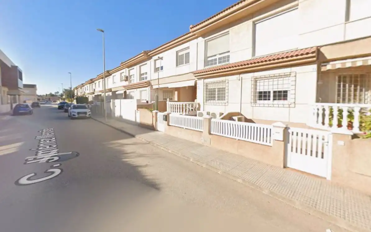 Vista exterior de Casa o xalet de lloguer en Torre-Pacheco amb Aire condicionat, Jardí privat i Moblat