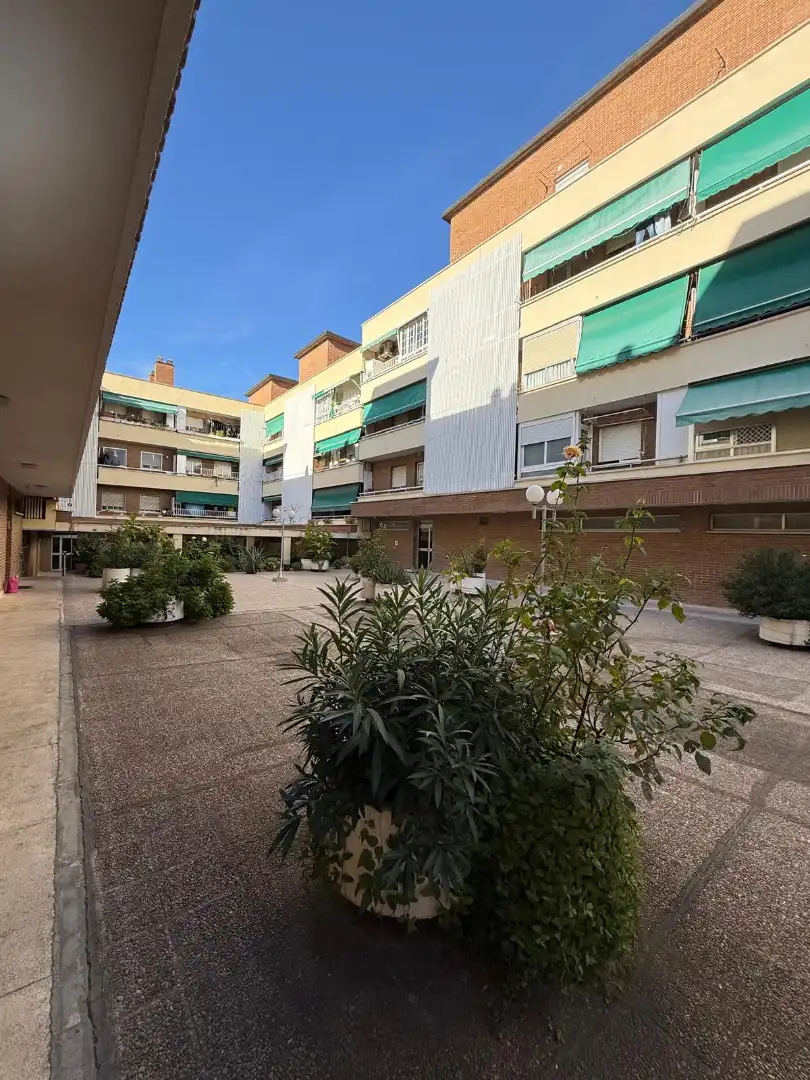 Vista exterior de Pis en venda en Madrid amb Aire condicionat, Calefacció i Terrassa