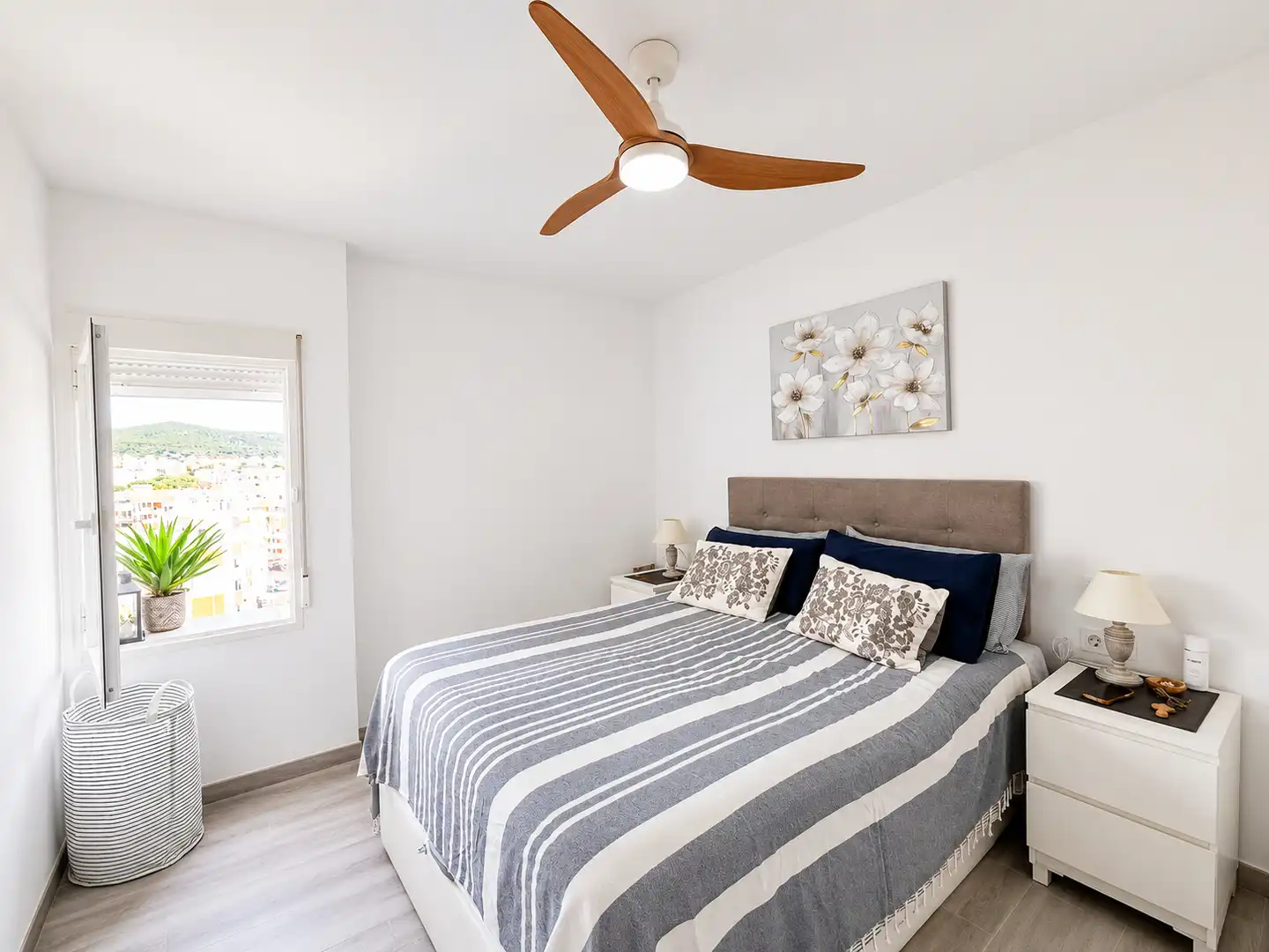 Dormitori de Apartament en venda en Benalmádena amb Aire condicionat, Terrassa i Moblat