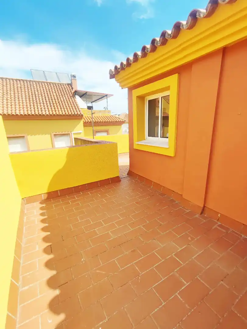 Terrassa de Casa adosada en venda en Los Barrios amb Alarma