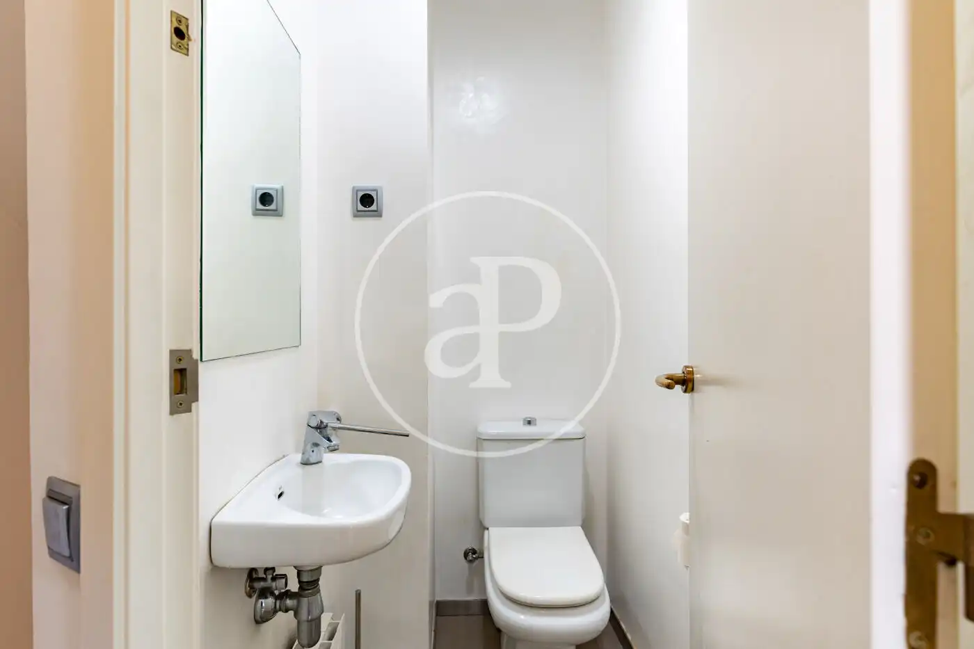 Bathroom of Detached homes for sale in Sant Cugat del Vallès  with Air Conditioner, Heating and Private garden