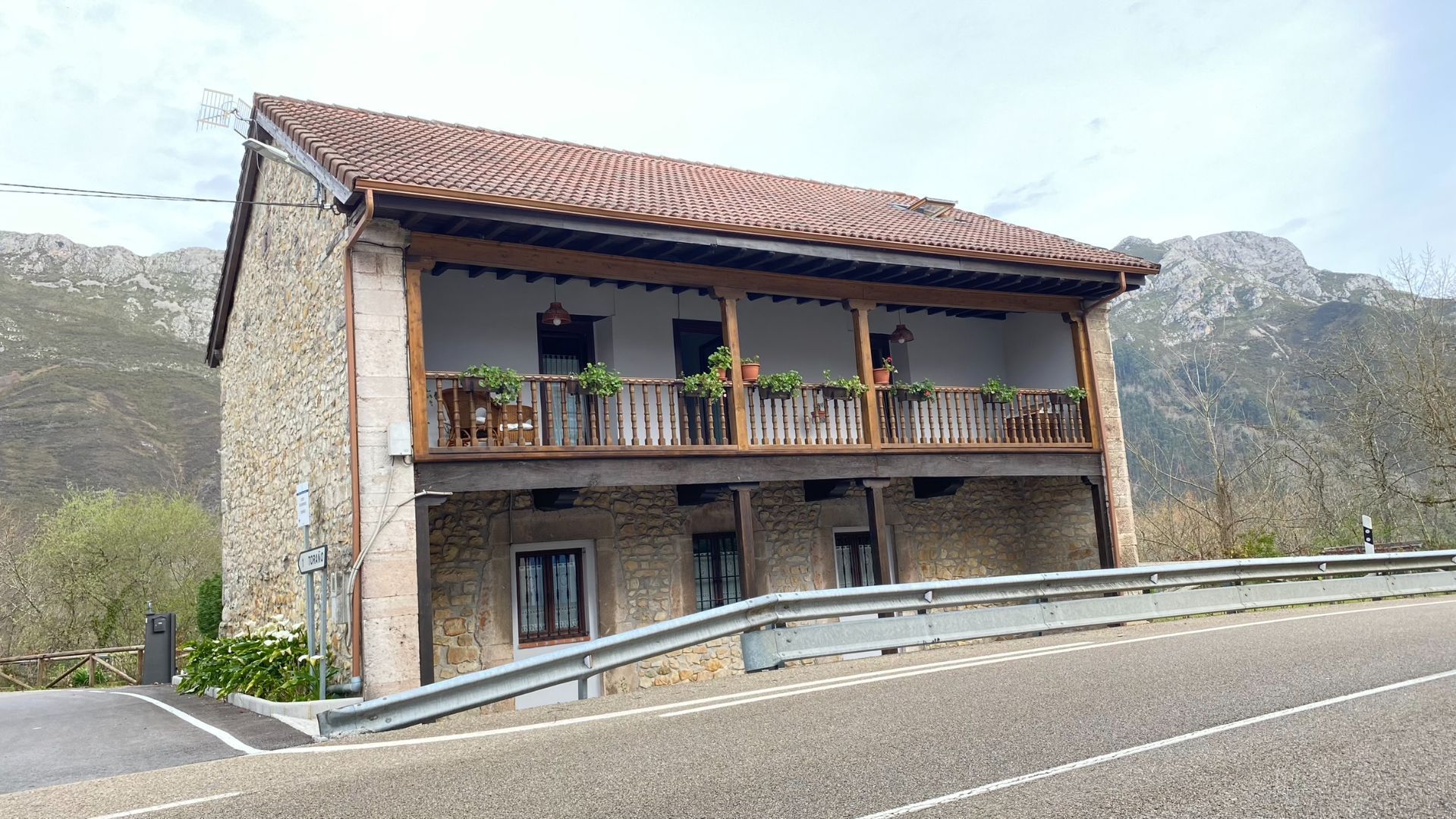 Exterior view of House or chalet for sale in Cangas de Onís  with Heating and Private garden