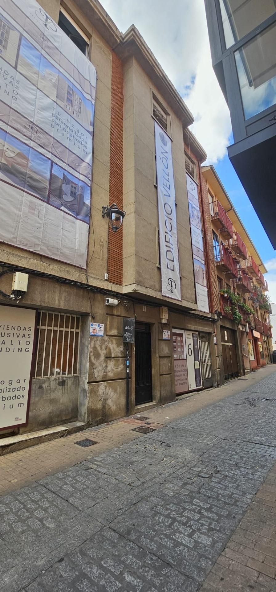 Vista exterior de Pis en venda en León Capital  amb Calefacció i Traster