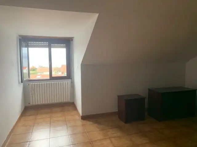 Schlafzimmer von Einfamilien-Reihenhaus zum Verkauf in Vilagarcía de Arousa mit Heizung, Privatgarten und Möbliert