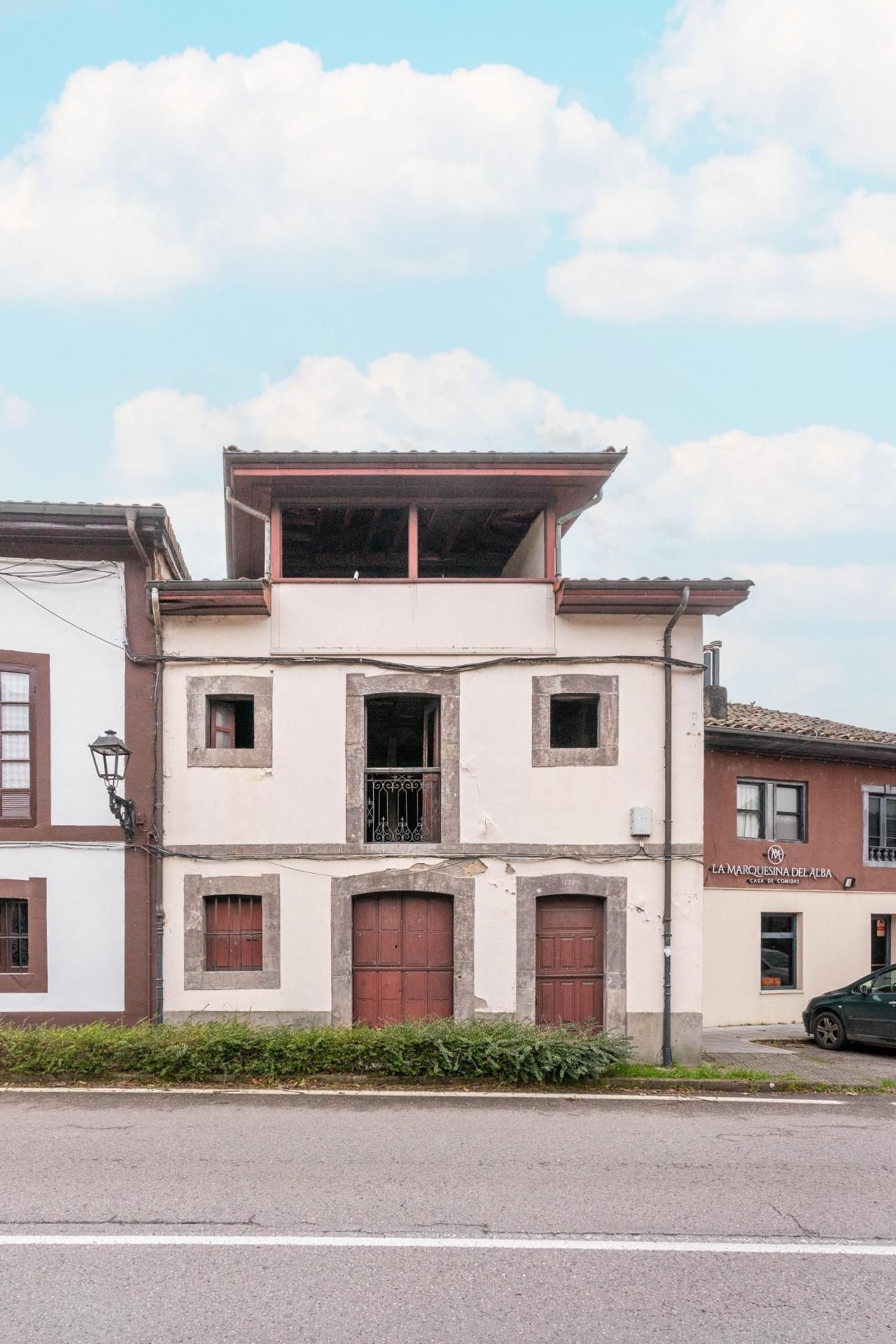 Vista exterior de Casa o xalet en venda en Sobrescobio amb Jardí privat