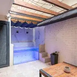 Swimming pool of Ground floor for sale in Eixample
