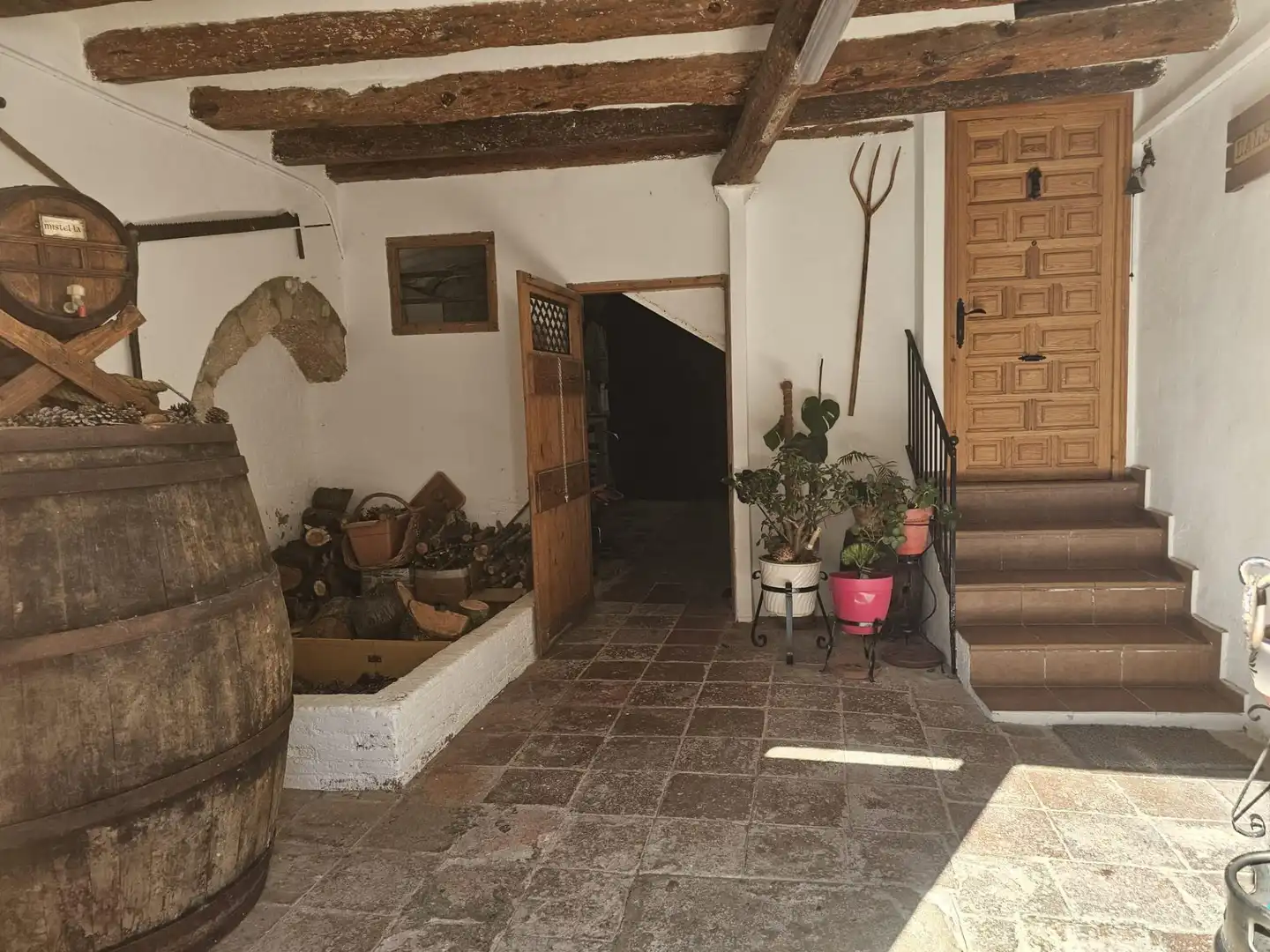 Casa rústica amb terrassa en venda a Carrer Carrer Raval