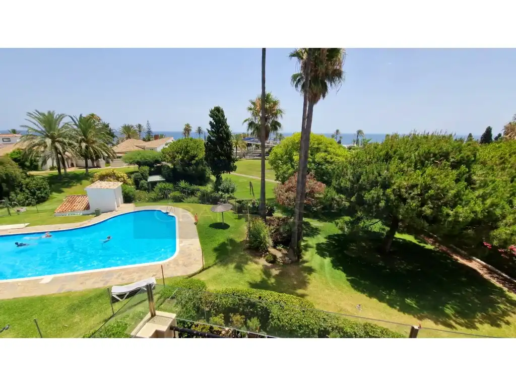 Piscina de Dúplex en venta en Estepona con Terraza y Piscina comunitaria