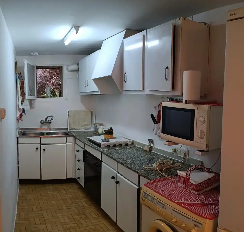 Cuina de Casa o xalet en venda en Sabiñán amb Jardí privat, Terrassa i Moblat