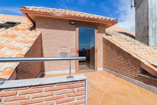 Terrassa de Casa o xalet en venda en A Guarda   amb Calefacció, Jardí privat i Parquet