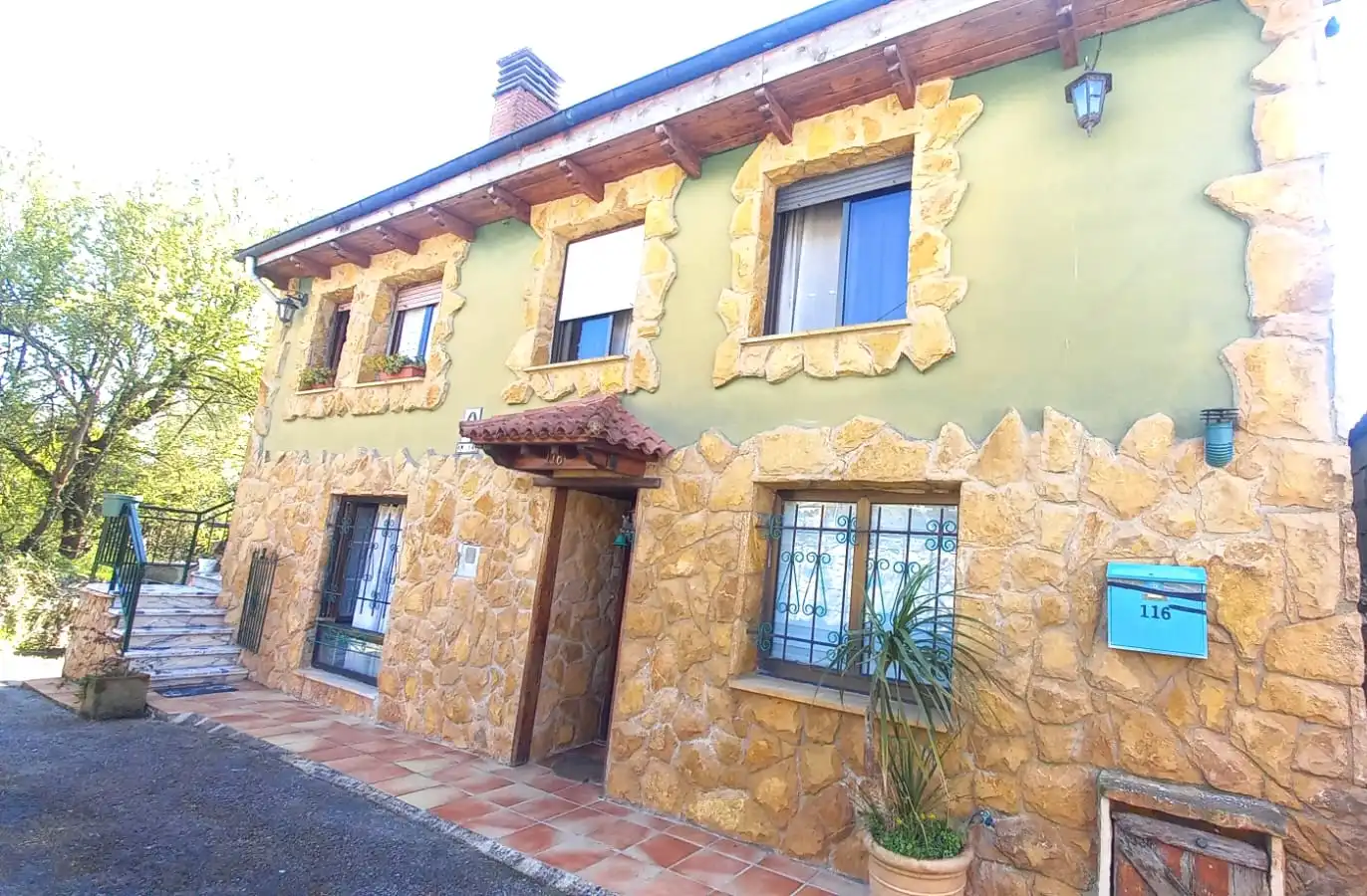 Vista exterior de Casa o chalet en venta en Sariego con Jardín privado, Terraza y Trastero