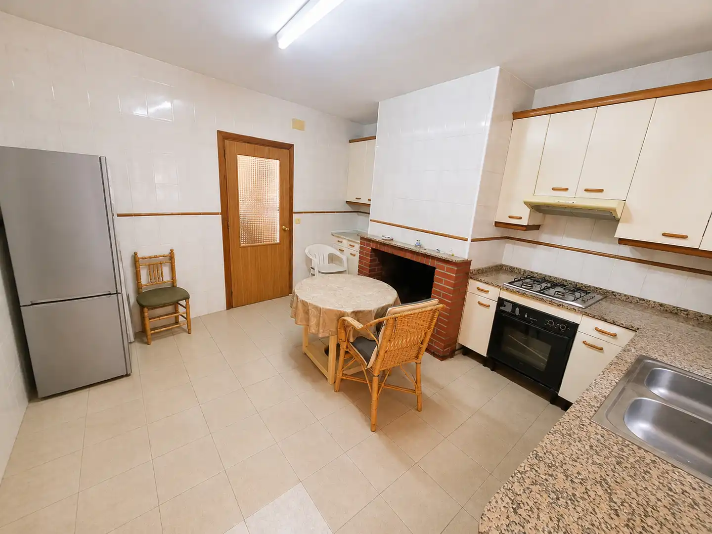 Cocina de Casa adosada en venta en Carrión de Calatrava con Calefacción, Terraza y Trastero