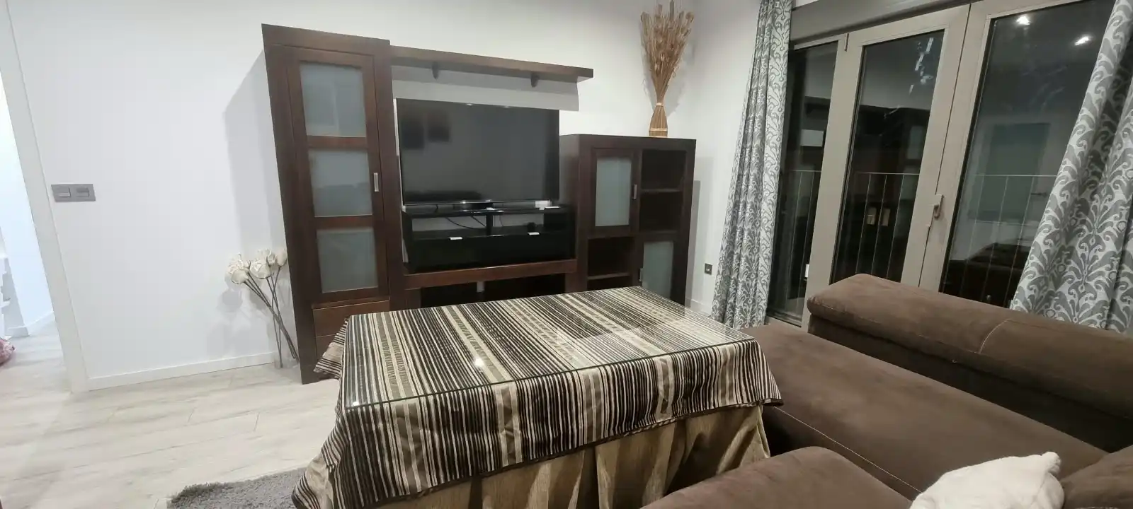 Wohnzimmer von Wohnung zur Miete in Entrenúcleos
