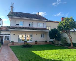 Vista exterior de Casa o xalet en venda en Santiago de Compostela 