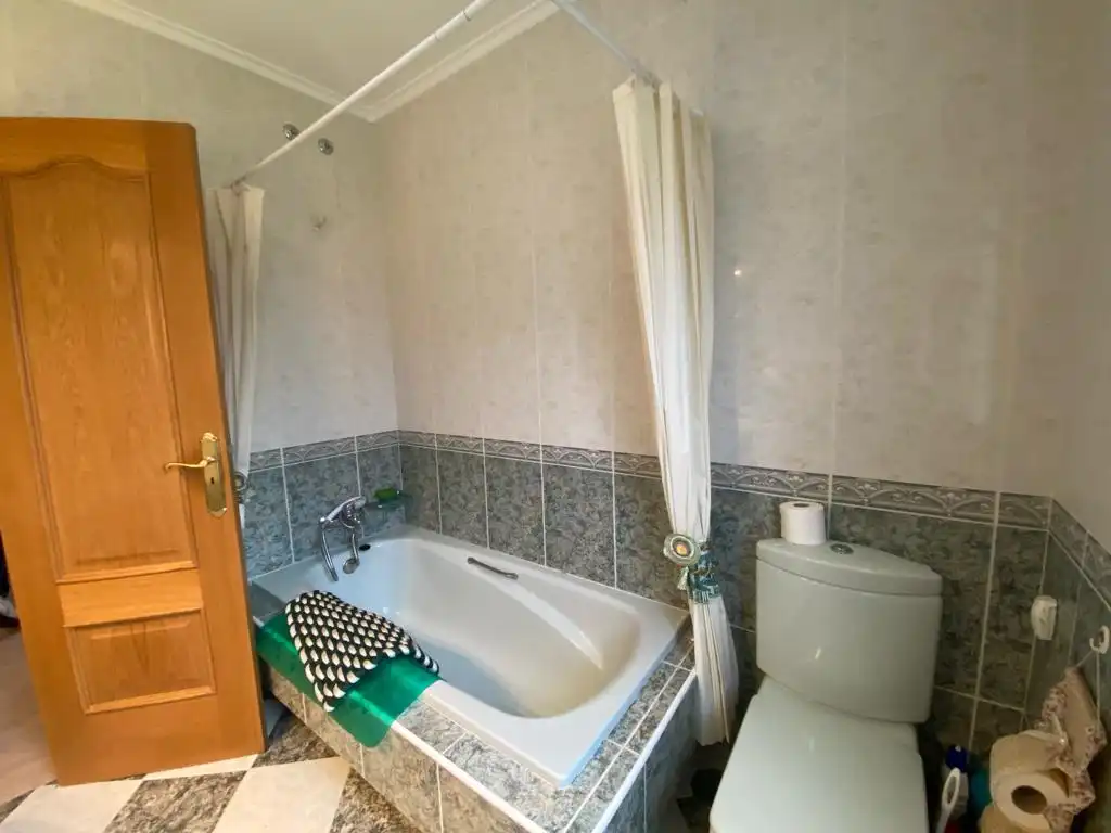 Baño de Casa o chalet en venta en O Irixo con Calefacción, Jardín privado y Parquet