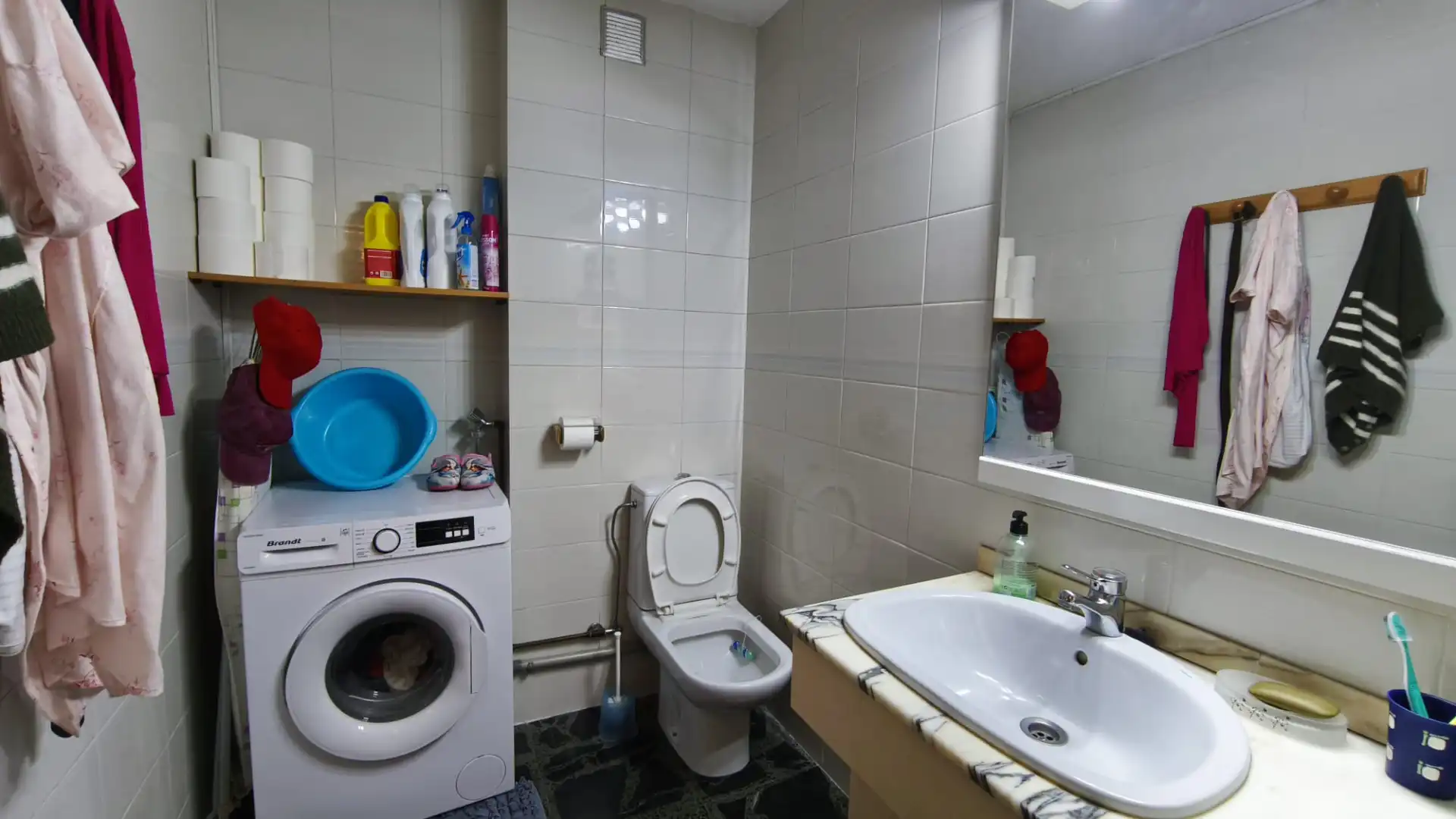 Baño de Casa adosada en venta en Cerdanyola del Vallès con Calefacción, Terraza y Balcón