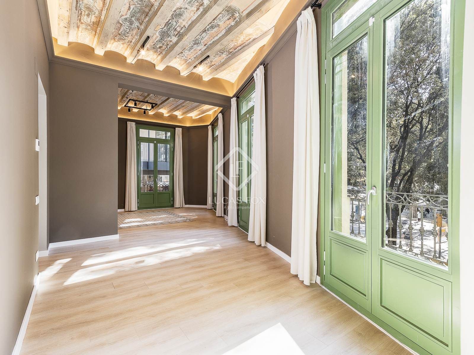 Exterior view of Flat for sale in  Barcelona Capital  with Air Conditioner, Heating and Parquet flooring