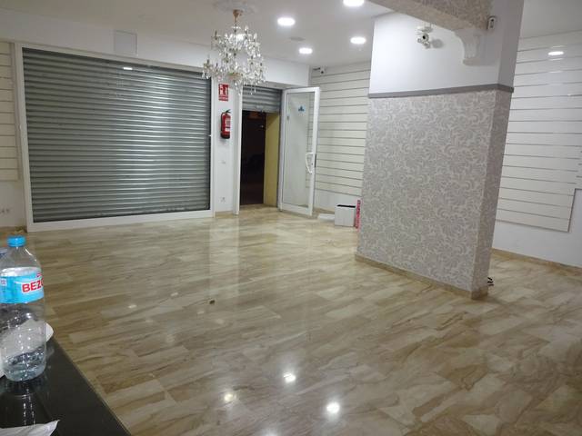 Local comercial en Alquiler en Rocafonda