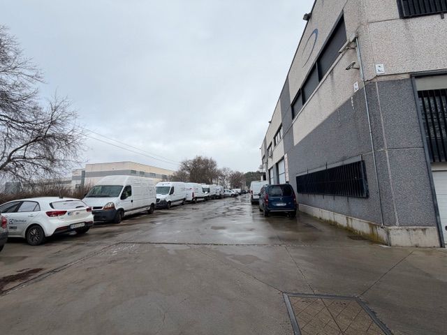Aparcament de Nau industrial en venda en Alcalá de Henares