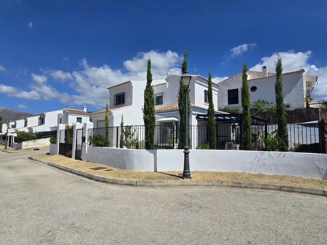 Casa con piscina en venta en Alcaucín, imagen 2