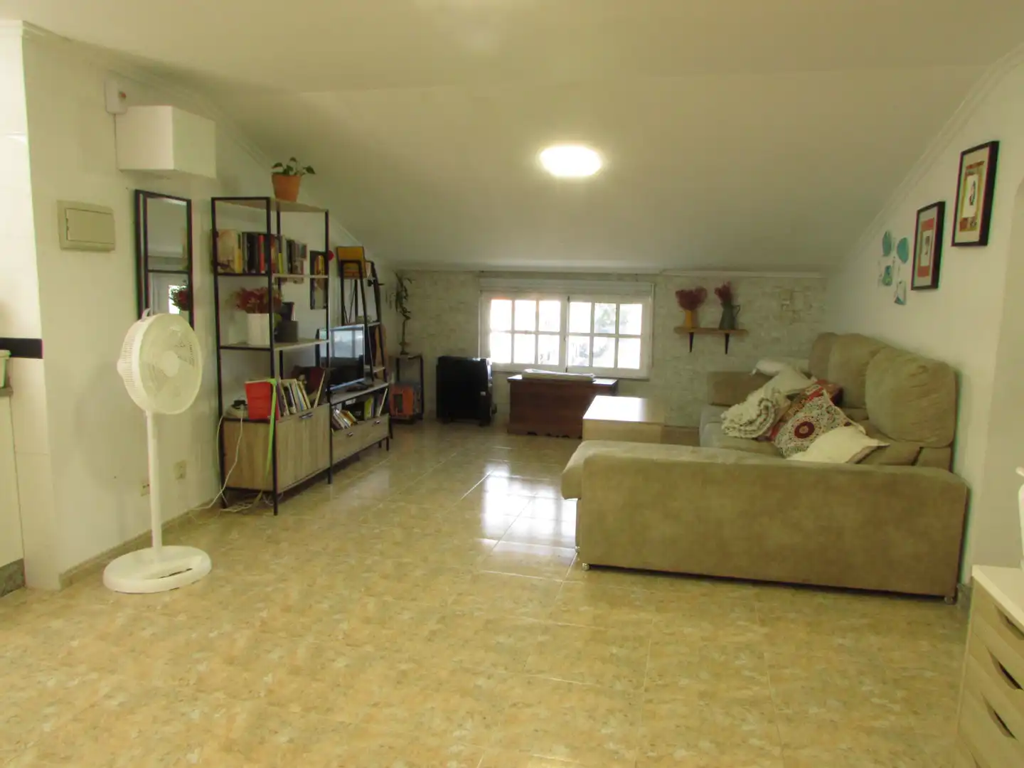 Sala d'estar de Casa o xalet en venda en Ferrol amb Jardí privat, Traster i Rentadora